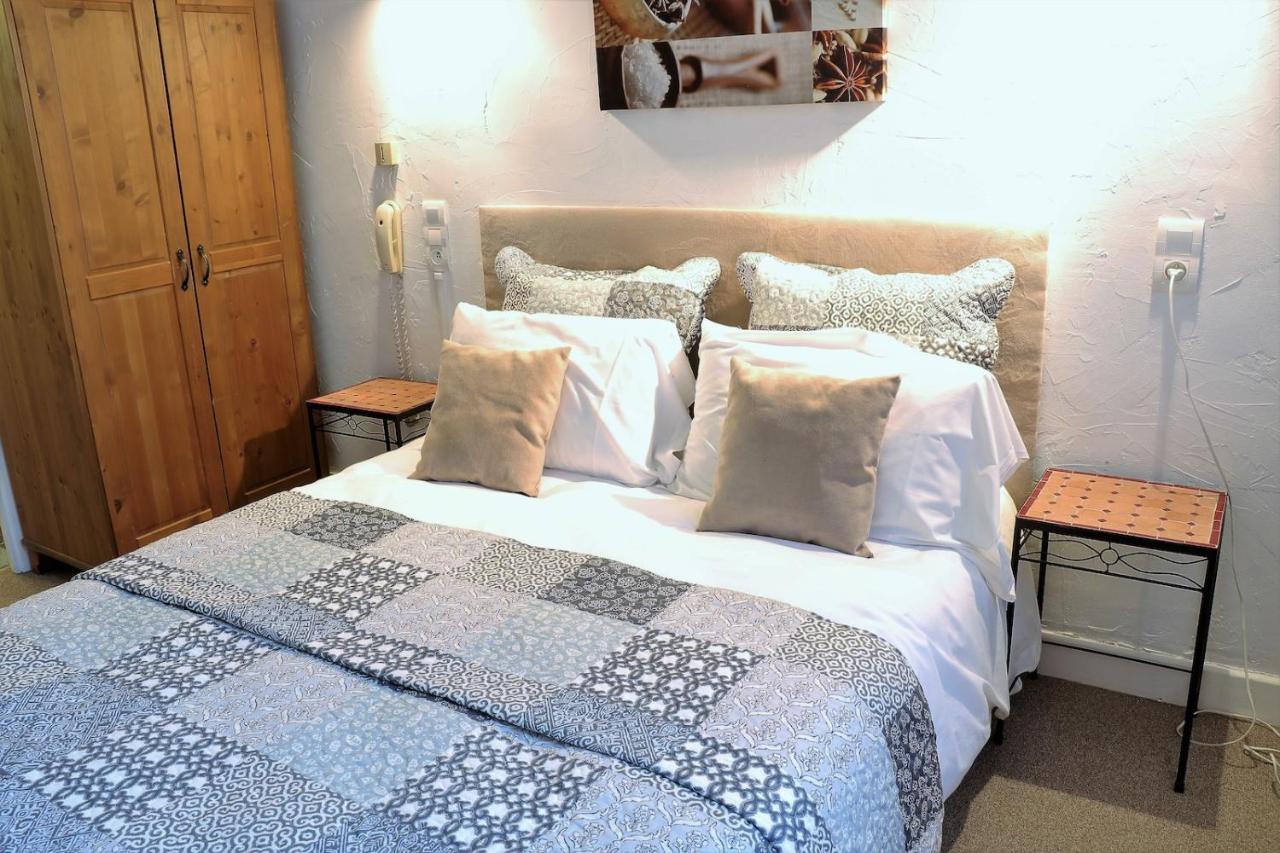 Logis Hotel Orly アレス エクステリア 写真